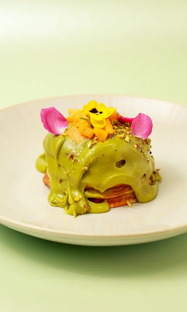 Volcán de esmeralda: pancakes con ganache de chocolate blanco y pistacho
